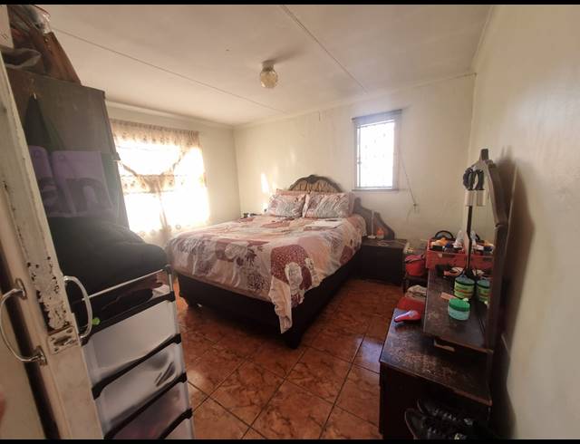 2 bed property for sale in LOTUS GARDENS